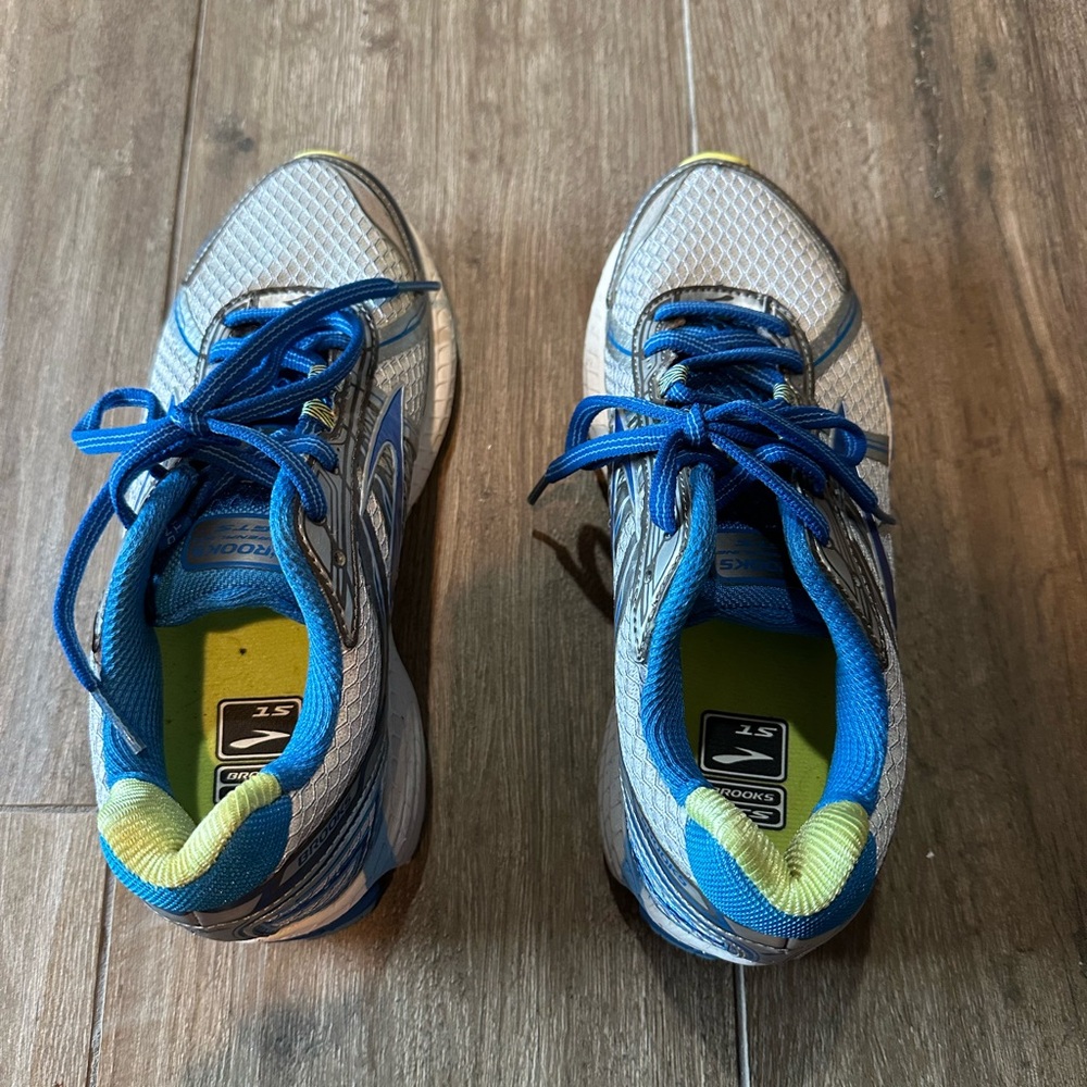 Brooks women’s Sneakers in Blue and Gray